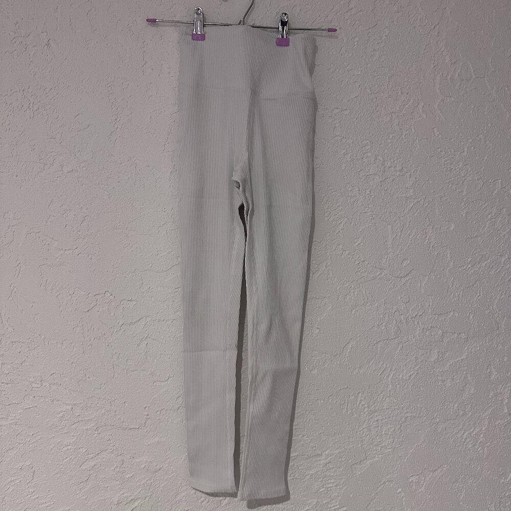 Pair 1 - Carbon38 Ivory Workout Leggings – Size XS – Sleek & Sculpting - White - Picture 1 of 8